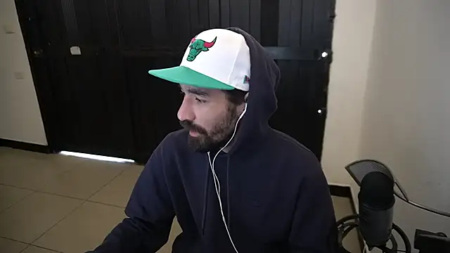 Snapshot of Your_Ice_cream chatting on 01/15/25, 02:35 Your Ice cream online show from 01/15/25, 02:35