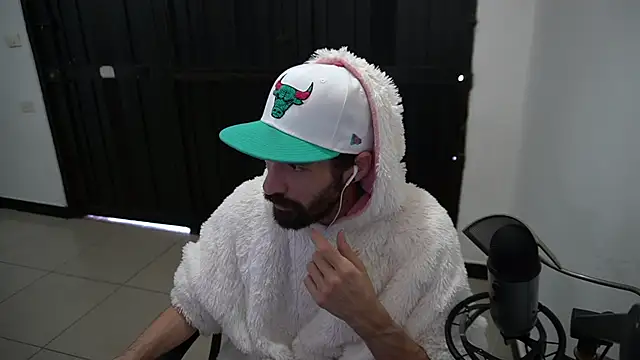 Snapshot of Your_Ice_cream chatting on 01/17/25, 03:22 Your Ice cream online show from 01/17/25, 03:22