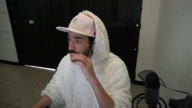 Snapshot of Your_Ice_cream chatting on 01/19/25, 02:28 Your Ice cream online show from 01/19/25, 02:28