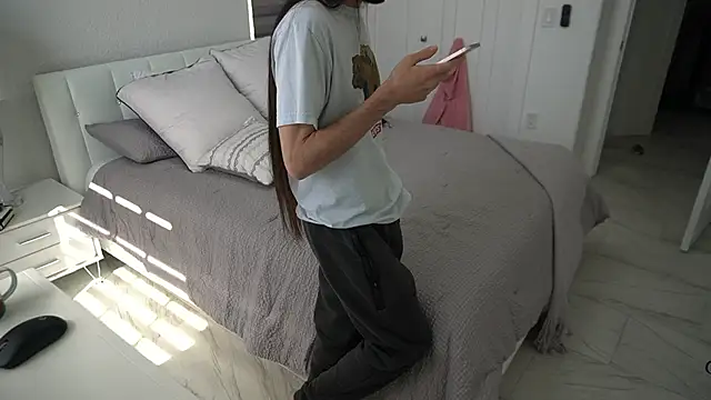 Snapshot of Your_Ice_cream chatting on 02/12/25, 07:02 Your Ice cream online show from 02/12/25, 07:02