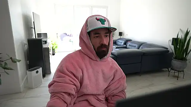 Snapshot of Your_Ice_cream chatting on 03/20/25, 01:37 Your Ice cream online show from 03/20/25, 01:37