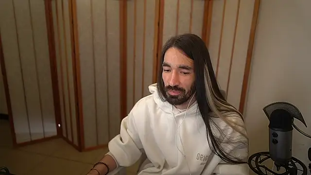 Snapshot of Your_Ice_cream chatting on 10/23/25, 04:28 Your Ice cream online show from 10/23/25, 04:28