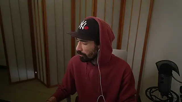 Snapshot of Your_Ice_cream chatting on 11/08/25, 03:56 Your Ice cream online show from 11/08/25, 03:56