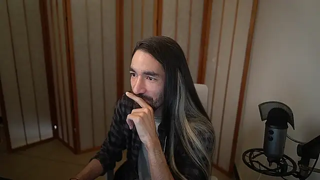 Snapshot of Your_Ice_cream chatting on 11/18/25, 02:32 Your Ice cream online show from 11/18/25, 02:32