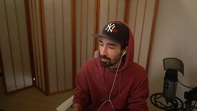 Snapshot of Your_Ice_cream chatting on 11/28/25, 02:42 Your Ice cream online show from 11/28/25, 02:42