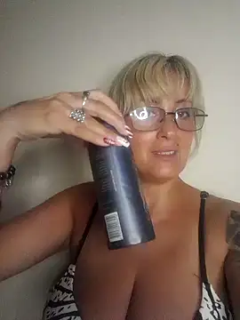 Snapshot of DesireSatler chatting on 12/27/24, 03:31 DesireSatler online show from 12/27/24, 03:31