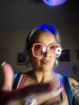 Snapshot of DesireSatler chatting on 11/02/25, 04:37 DesireSatler online show from 11/02/25, 04:37