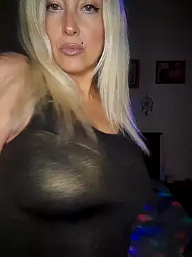 Snapshot of DesireSatler chatting on 11/22/25, 02:54 DesireSatler online show from 11/22/25, 02:54