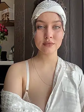 KikiWatson online show from 03/01/25, 12:12