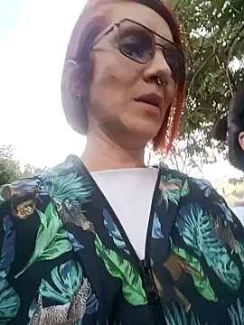 your red rose  online show from 01/31/25, 10:42