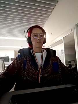 your red rose  online show from 03/12/25, 11:42