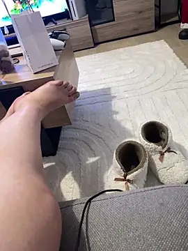 Snapshot of guenmahe chatting on 12/17/25, 11:33 guenmahe online show from 12/17/25, 11:33