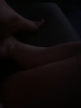 Snapshot of guenmahe chatting on 12/20/25, 02:40 guenmahe online show from 12/20/25, 02:40