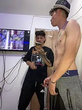 Snapshot of LatinBoysxxx chatting on 01/16/25, 11:37 LatinBoysxxx online show from 01/16/25, 11:37