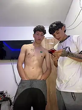 Snapshot of LatinBoysxxx chatting on 01/28/25, 04:19 LatinBoysxxx online show from 01/28/25, 04:19