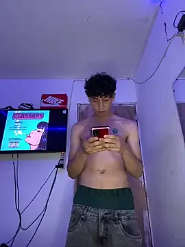 Snapshot of LatinBoysxxx chatting on 03/05/25, 10:43 LatinBoysxxx online show from 03/05/25, 10:43