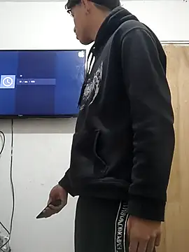 Snapshot of LatinBoysxxx chatting on 10/30/25, 04:30 LatinBoysxxx online show from 10/30/25, 04:30