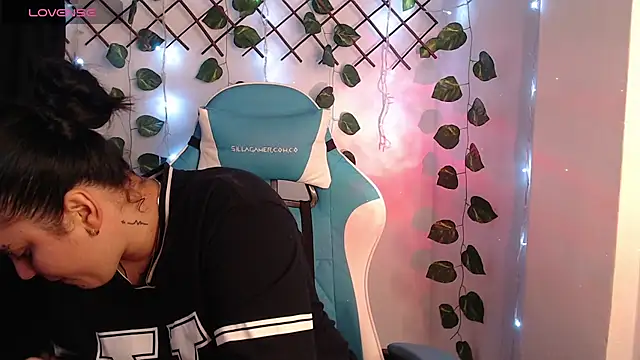 Nika 1  online show from 04/15/26, 01:23