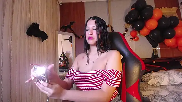 hera divine online show from 10/24/25, 09:11