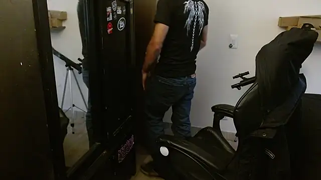 kv   xxx  online show from 04/17/26, 08:45