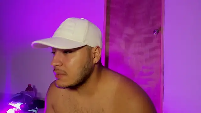 Snapshot of dylanchilii31 chatting on 04/08/26, 02:22 dylanchilii31 online show from 04/08/26, 02:22