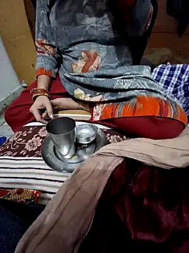 Snapshot of menakshiiikaur chatting on 12/15/24, 02:41 menakshiiikaur online show from 12/15/24, 02:41