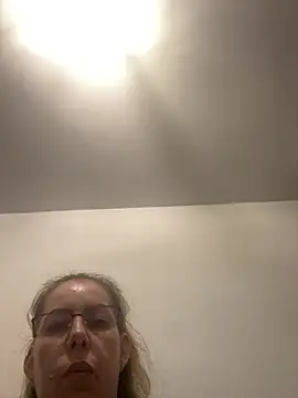 Snapshot of uber_babe chatting on 12/13/24, 04:27 uber babe online show from 12/13/24, 04:27