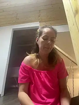 Snapshot of uber_babe chatting on 12/28/24, 03:37 uber babe online show from 12/28/24, 03:37