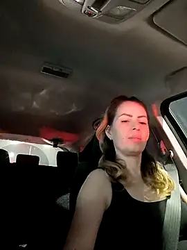 Snapshot of uber_babe chatting on 12/30/24, 04:29 uber babe online show from 12/30/24, 04:29