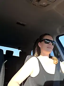 Snapshot of uber_babe chatting on 01/05/25, 12:10 uber babe online show from 01/05/25, 12:10