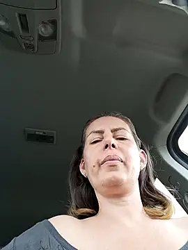 Snapshot of uber_babe chatting on 03/11/25, 12:28 uber babe online show from 03/11/25, 12:28