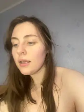 Snapshot of Topvi_ chatting on 12/20/24, 10:49 Topvi  online show from 12/20/24, 10:49