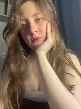 Snapshot of Topvi_ chatting on 02/16/25, 11:38 Topvi  online show from 02/16/25, 11:38