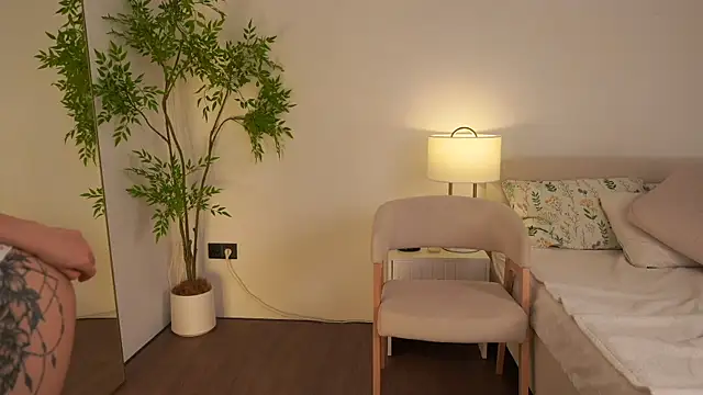 Snapshot of Peopleneedlove144 chatting on 01/10/26, 02:19 Peopleneedlove144 online show from 01/10/26, 02:19