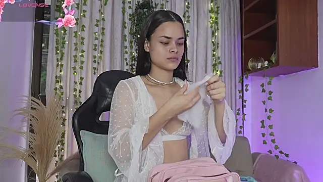 HannaRhodes online show from 11/29/25, 02:31