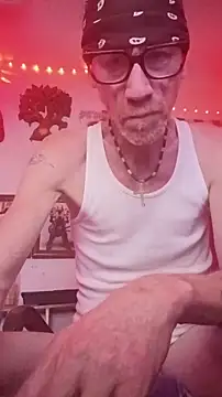 Snapshot of Undercover_Pornstar chatting on 04/16/26, 01:45 Undercover Pornstar online show from 04/16/26, 01:45