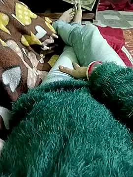 Snapshot of QUEEN-X-CPL chatting on 01/01/25, 05:22 QUEEN-X-CPL online show from 01/01/25, 05:22