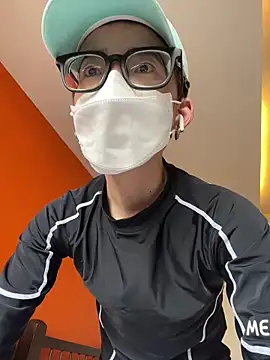 Snapshot of iyy2004 chatting on 01/23/25, 03:05 iyy2004 online show from 01/23/25, 03:05