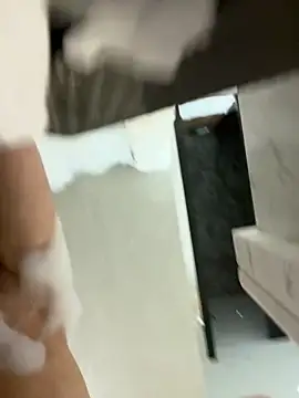 Snapshot of iyy2004 chatting on 03/03/25, 04:35 iyy2004 online show from 03/03/25, 04:35