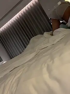 Snapshot of iyy2004 chatting on 03/04/25, 12:50 iyy2004 online show from 03/04/25, 12:50