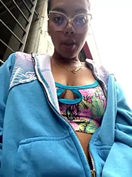 Snapshot of ray_long222 chatting on 11/18/25, 02:32 ray long222 online show from 11/18/25, 02:32