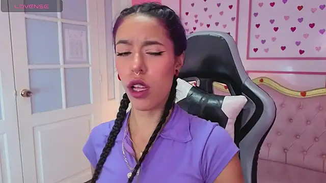 stephania t online show from 12/05/25, 12:36