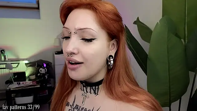 Snapshot of violetviolator chatting on 03/13/25, 04:49 violetviolator online show from 03/13/25, 04:49