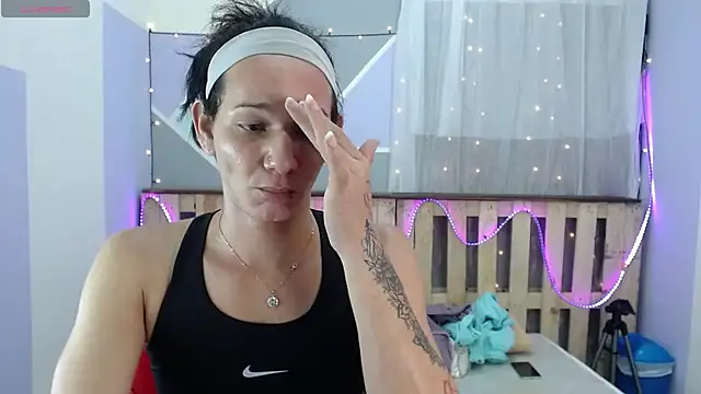 Snapshot of Michellcockxxx chatting on 02/06/25, 08:50 Michellcockxxx online show from 02/06/25, 08:50