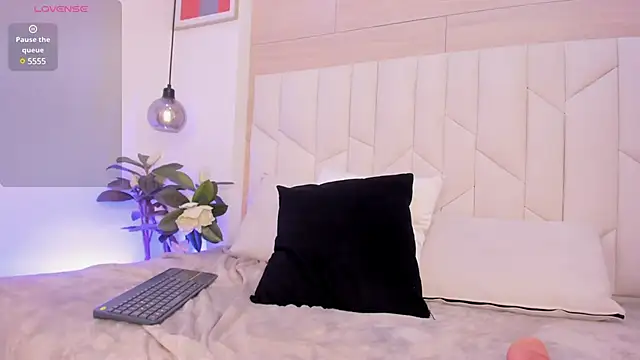 SaraMonroe1 online show from 02/06/25, 10:43