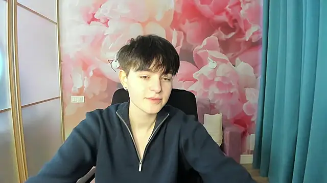 Snapshot of EmiliaYours chatting on 01/03/25, 01:03 EmiliaYours online show from 01/03/25, 01:03