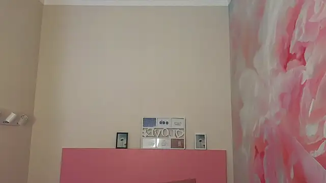 Snapshot of EmiliaYours chatting on 01/25/25, 12:58 EmiliaYours online show from 01/25/25, 12:58