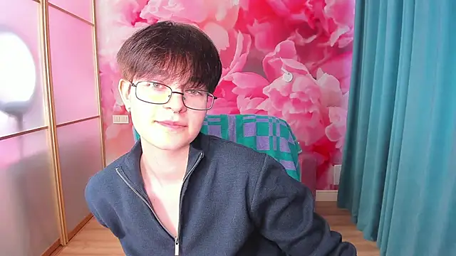Snapshot of EmiliaYours chatting on 01/26/25, 12:54 EmiliaYours online show from 01/26/25, 12:54