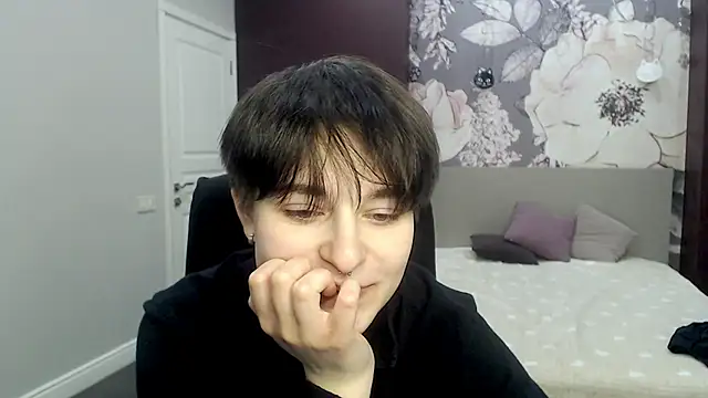 Snapshot of EmiliaYours chatting on 02/11/25, 04:13 EmiliaYours online show from 02/11/25, 04:13