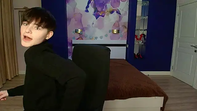 Snapshot of EmiliaYours chatting on 03/01/25, 04:11 EmiliaYours online show from 03/01/25, 04:11